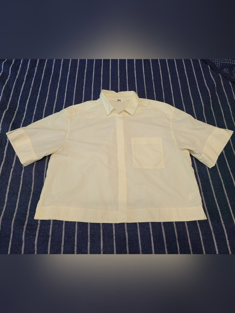 Uniqlo White Nylon Cropped Short Sleeve Button Down Size M